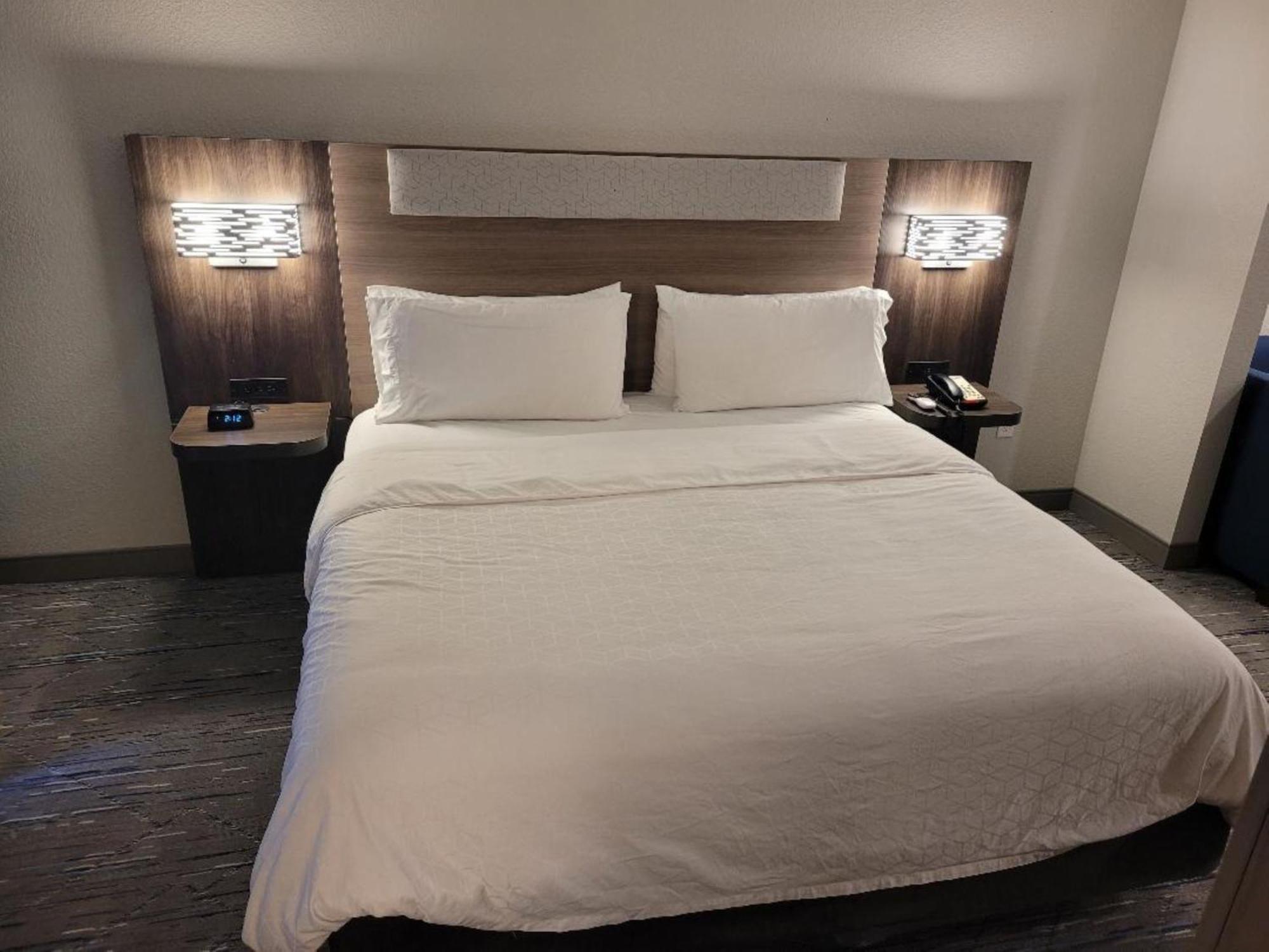 Holiday Inn Express Hotel & Suites Starkville, An Ihg Hotel Buitenkant foto